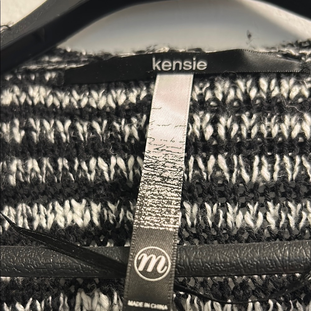 Kensie Monochrome Knit Vest with Fringe - Picture 2 of 4